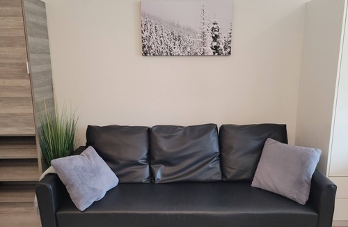 Vernon Condo | Lovely lakeside condo with pool close to amenitiesnn