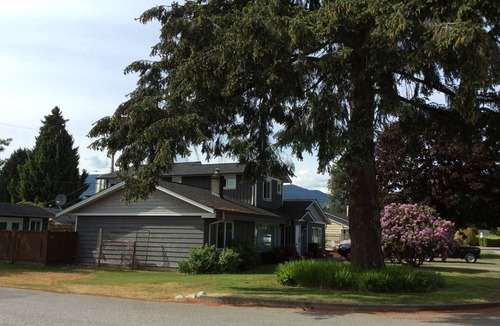 Vancouver House | Lovely North Vancouver Home- great for family gatherings