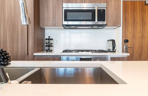 Kitsilano Apartment | Lovely Oasis near Waterfront & Downtown