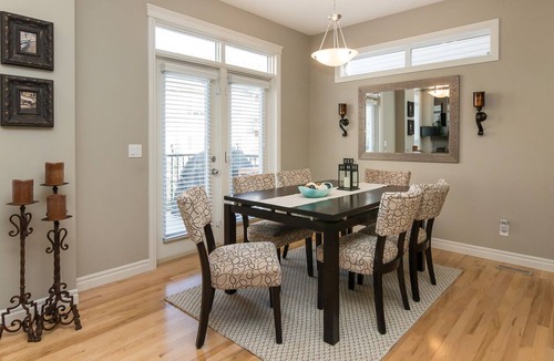 Symons Valley House | Lovely Pristine House close to the Rocky Mountains