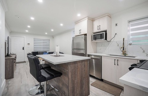 Surrey Newton Apartment | Lovely studio with AC in charming Surrey