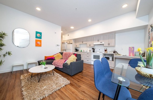 West Edmonton Apartment | LoversTropicalBahamasStudioKingU/GWifi