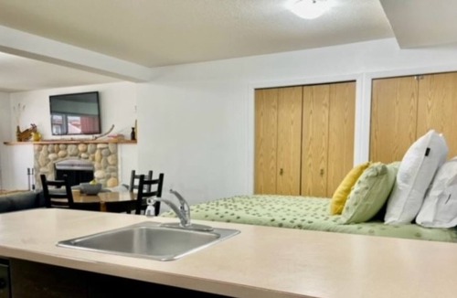 Panorama Condo | Lower Village at Panorama only steps from the Gondola!