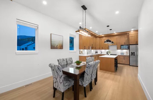 Kamloops House | Luxury Lake House - Nicola Lake