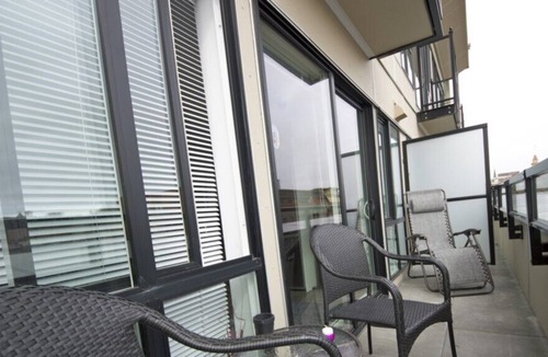 Inner Harbour Apartment | Lux Central Victoria Apartment