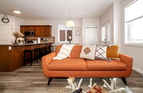 Northwest Edmonton House | Luxe Escape Duo - 8 Beds - Sleeps 22 - 4 Car Garage