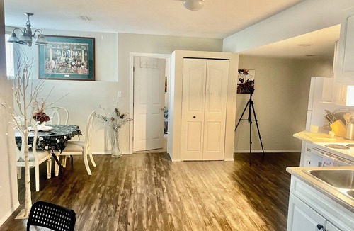 Walnut Grove Apartment | Luxe Lower Private Suite Escape