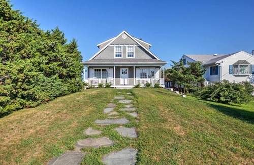 East Quogue House | Luxe Waterfront East Quogue Home w/Beach On-Site!