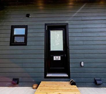 Kitimat Apartment | LuxQuarters Blueberry Studio