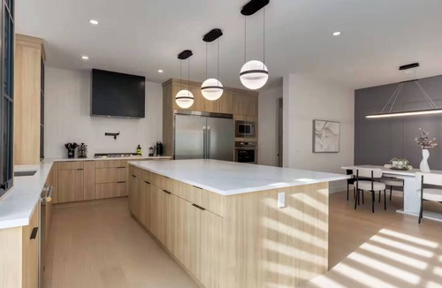 Chestermere House | Luxuria Vibe & Vogue 5 Bdrm near Lake!