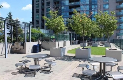 Niagara Hotel | Luxurious 1BR in ❤️ of downtown with Balcony