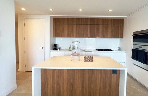 Yaletown Apartment | Luxurious 2 BED 2 BATH Downtown across from BC Place (1 Month Min.)