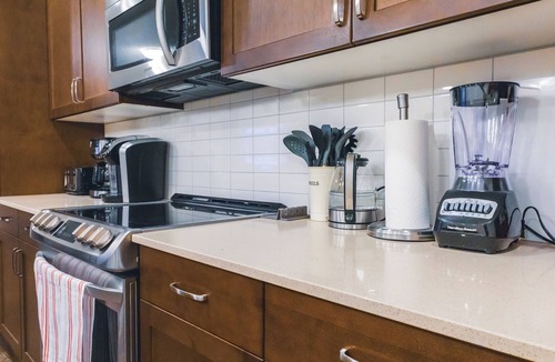 Northeast Edmonton House | Luxurious 3 Bedroom House NW Edmonton 6 Guests .3 Bedrooms .3 Beds 2.5 Baths