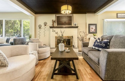 Windermere House | LUXURIOUS 5,500 sqft Home: 5 Br/5 Ba | PRIVATE Pool & Hot Tub | STEPS to Beach