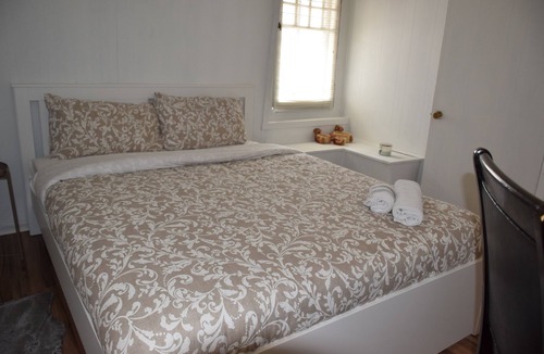 The Beaches House | Luxurious 5-Bedroom Beachside Retreat near Boardwalk, Shopping & Entertainment