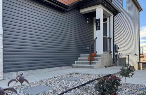 Southeast Calgary House | Luxurious and Cozy 1 Bedroom Basement Suite Patio