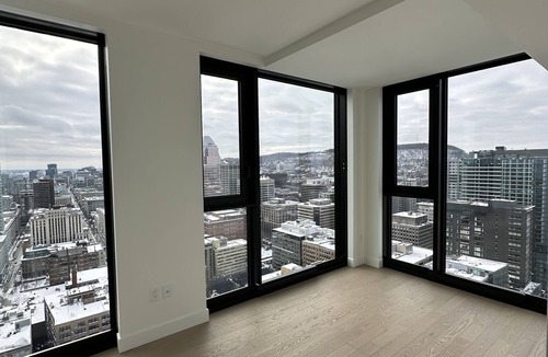 Quartier des Spectacles Apartment | Luxurious Condo located with the front row views of the Place des Festivals.