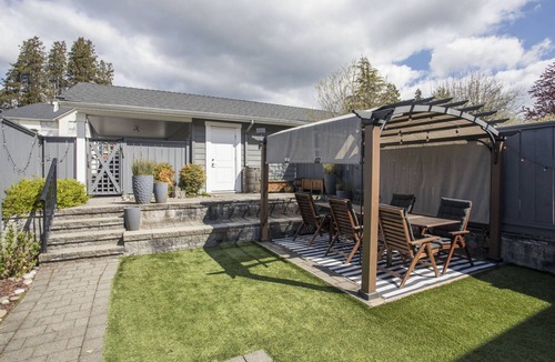 Central Lonsdale House | Luxurious family accomodation in prime location