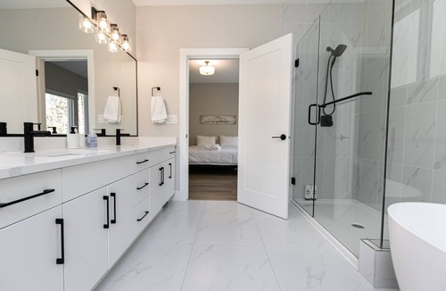Lake Cowichan Apartment | Luxurious Home in Lake Cowichan