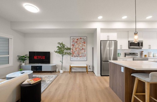 Seton House | Luxurious House/w Lake View » Central AC » Garage