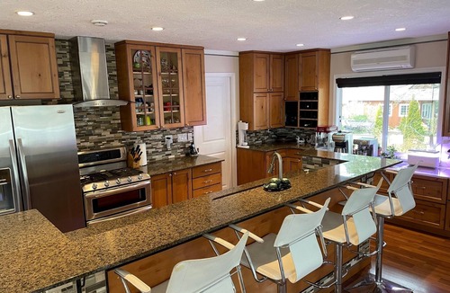 Regional District of Nanaimo House | Luxurious Lakeside Living on Long Lake in Nanaimo