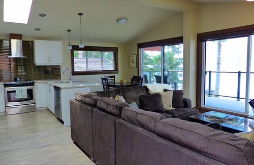 Port Renfrew Cottage | Luxurious Modern Oceanfront Cottage in Port Renfrew