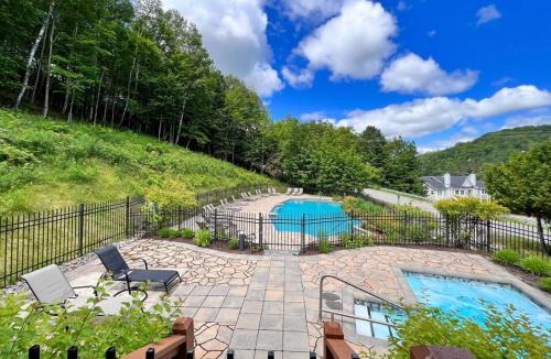 Mont-Tremblant Village House | Luxurious & Modern Tremblant Loft Pool&Spa Access