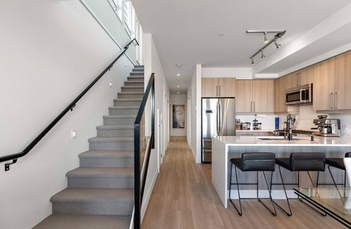 Downtown Victoria Condo | Luxurious, Ocean View 2 Story Penthouse - Downtown - Secure Parking