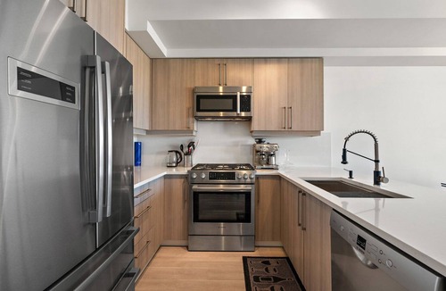 Downtown Victoria Condo | Luxurious, Ocean View 2 Story Penthouse - Downtown - Secure Parking