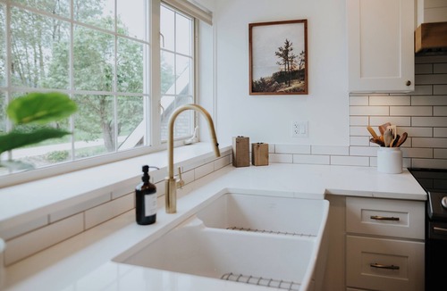 Popkum House | Luxurious PNW loft with/panorama mountain views.