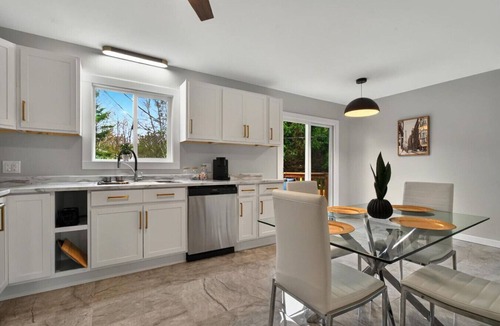 Moncton House | Luxurious Retreat in Moncton