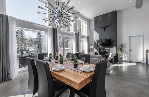 La Conception Ski Chalet | Luxurious Villa Tremblant 4 Bdrs W Hot Tub B85