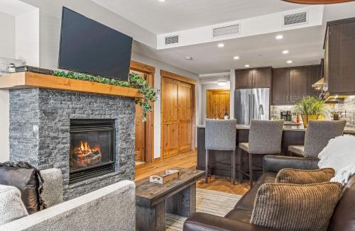 Canmore Apartment | Luxury 1BR King Suite Hot Tub Couple Retreat Central Bridgette Bar