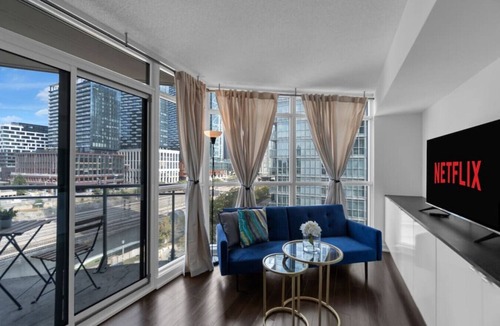 Wellington Place Hotel | Luxury 1BR - Walk to CN Tower - Convention Centre