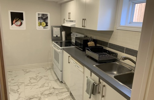 Richmond Hill Apartment | Luxury 2 bedroom house - fully renovated - full feature