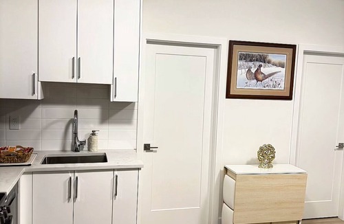 Langford House | Luxury 2-Bedroom Suite at Bear Mountain | Victoria