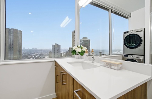 Southwest Edmonton Apartment | Luxury 2Bed2Bath Stunningview Downtown Edmonton Cad 5min 2 Rogers + Free Parking