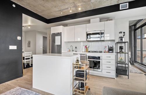 Connaught Condo | Luxury 2BR/2BA Condo in Calgary Beltline | King Bed, Free Underground Parking