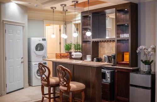 Dunbar House | Luxury 2BR Retreat Near UBC with Sauna, Theatre & Pool Table