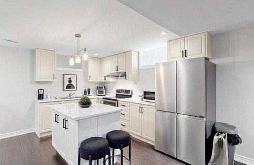 Pickering Apartment | Luxury 2BR Suite Stylish Stay with 2 Free Parking