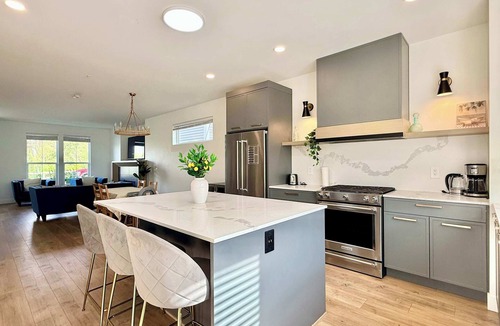 Willoughby House | Luxury 3Br, Oasis Gated, Yard Pets Welcome