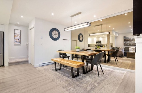 Woodfibre Villa | Luxury 3Br TH- Private Hot Tub/AC/Pool/Bike Storage