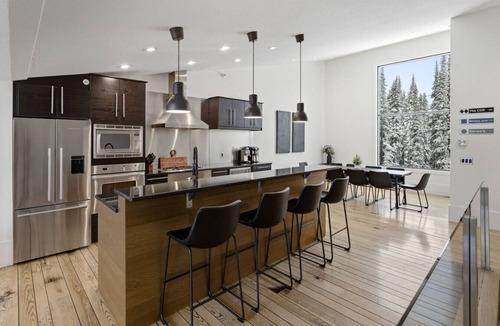 The Edge Villa | Luxury 4 bedroom chalet ski in/out