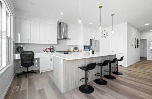 Southeast Calgary House | Luxury 4BD/3BA Family Home by Seton Hospital