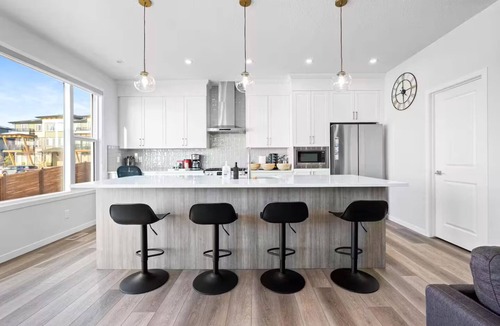 Southeast Calgary House | Luxury 4BD/3BA Family Home by Seton Hospital