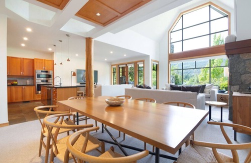Whistler Villa | Luxury 4BR/4BA Chalet on Golf Course, w/Garage +AC