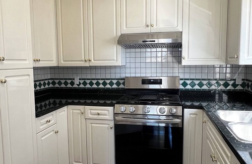 Burnaby House | Luxury 6BR Home w/Theatre | Sleeps 12+