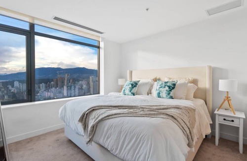 Downtown Vancouver Apartment | Luxury and Spacious Modern Living in the Heart of Downtown Vancouver