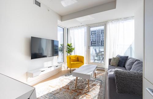 Downtown Montreal House | Luxury Apartments with View & Indoor Heated Pool