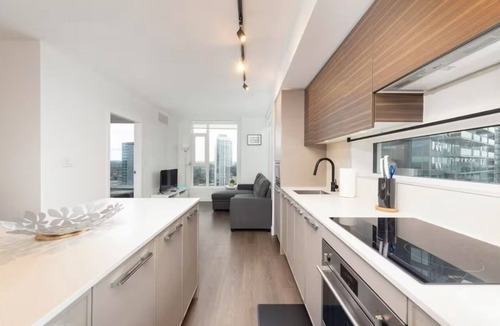 Surrey Apartment | Luxury Condo | 2BR Condo & EV + City Views